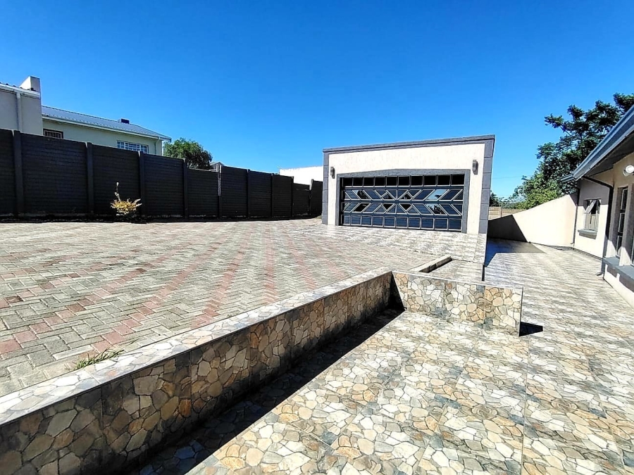 4 Bedroom Property for Sale in West Bank Eastern Cape